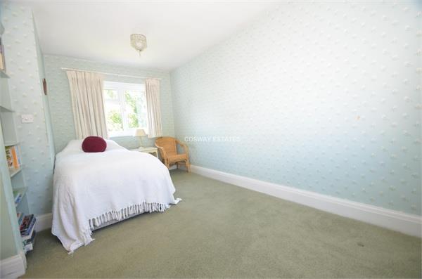 Holmdene Avenue, MILL HILL